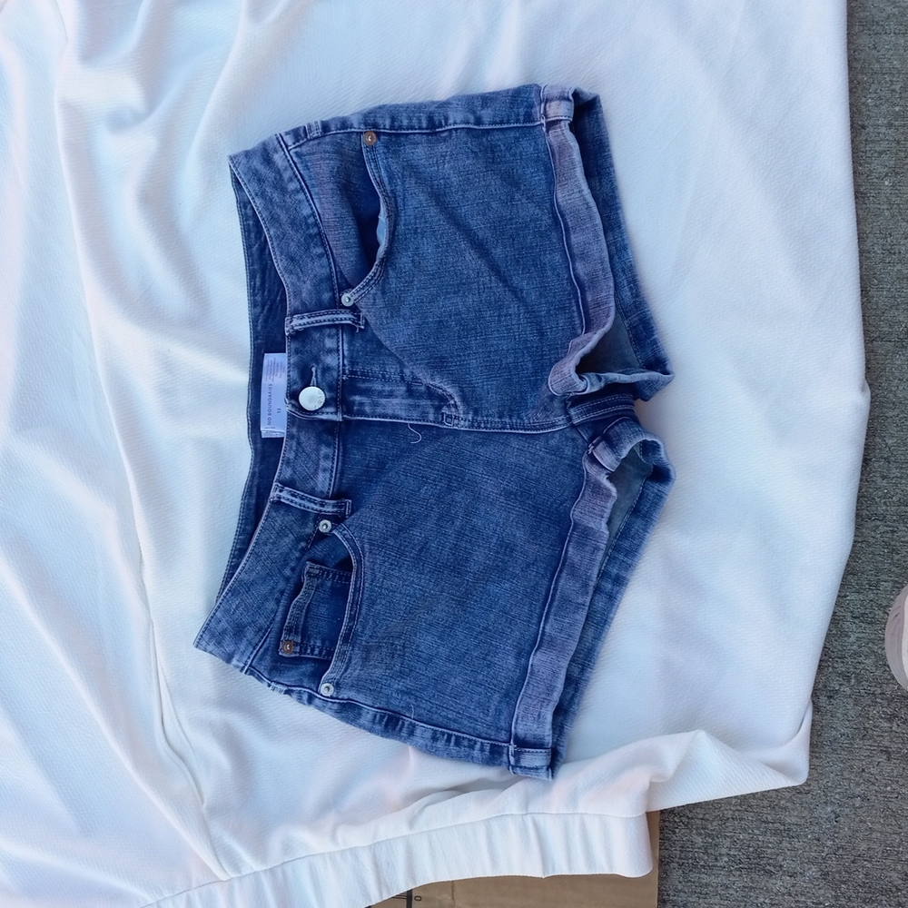 Women shorts 272
